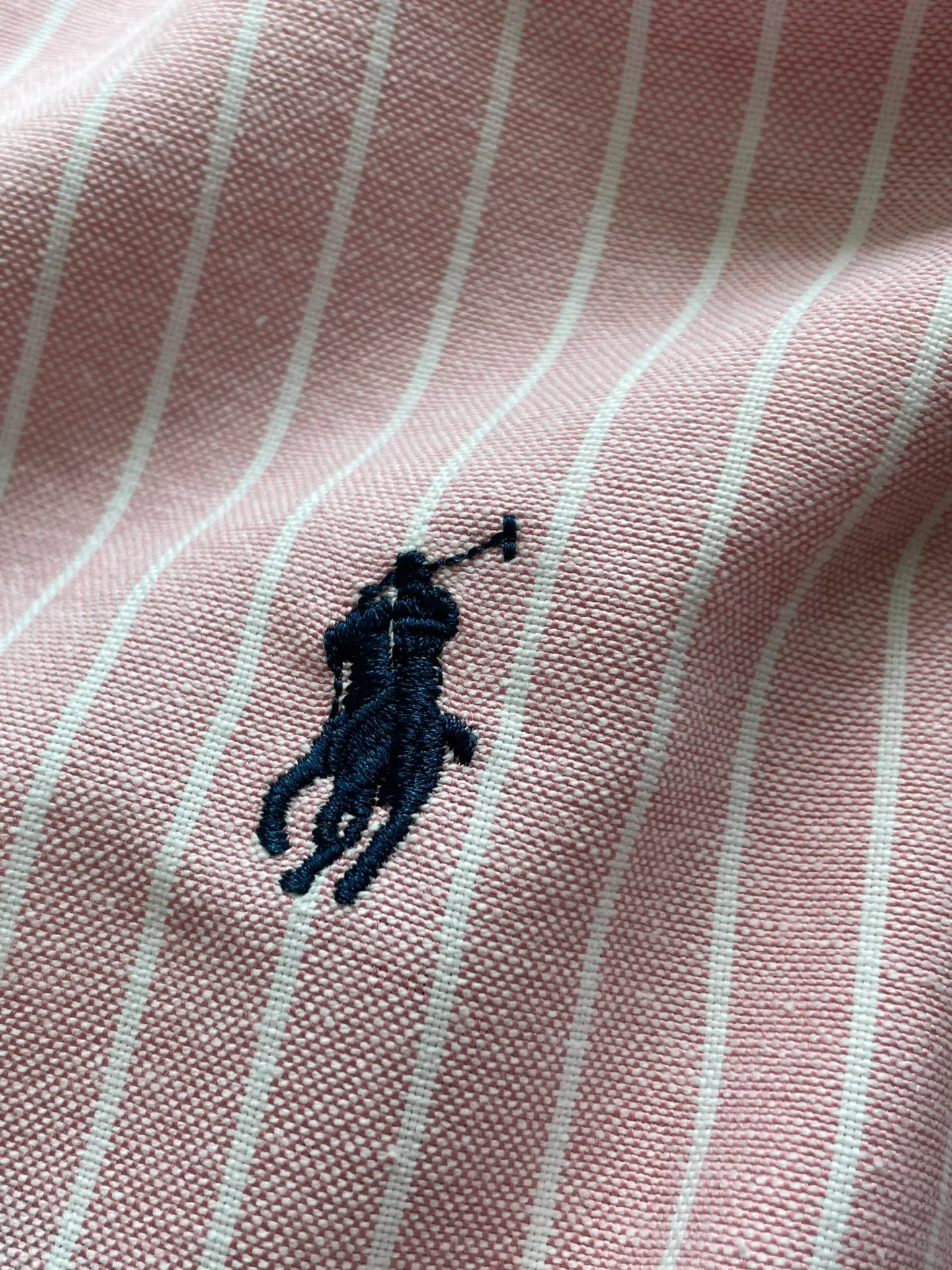 P220 🌸🌸🌸 POLO Ralph Lauren [High Quality] Classic shirt! The classic casual shirt made of pure cotton Oxford cloth has a unique design. It has a simple, clean and classic silhouette design. It is a versatile style that can be switched at will. The fabric feels soft and delicate, highly breathable, and is close to the skin and comfortable to wear. It can be worn alone as an inner layer. Its versatile performance is beyond your imagination! The upper body of the ready-to-wear is simple and classic yet elegant! Size:M-XXL